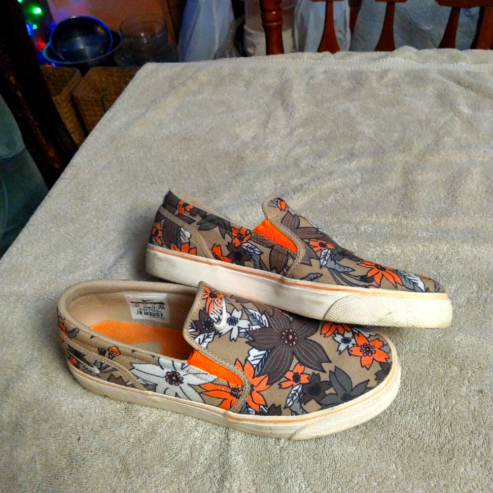 Nike floral slip on